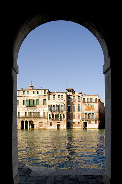 Framing elements in a photo